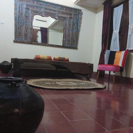 Doeloerkoe Homestay Solo المظهر الخارجي الصورة
